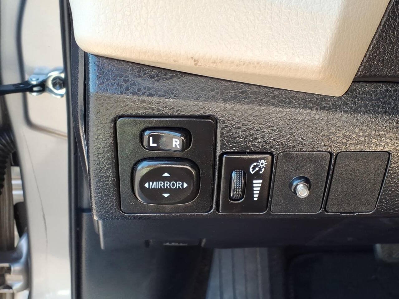 Used 2016 Toyota Corolla LE FWD image 25