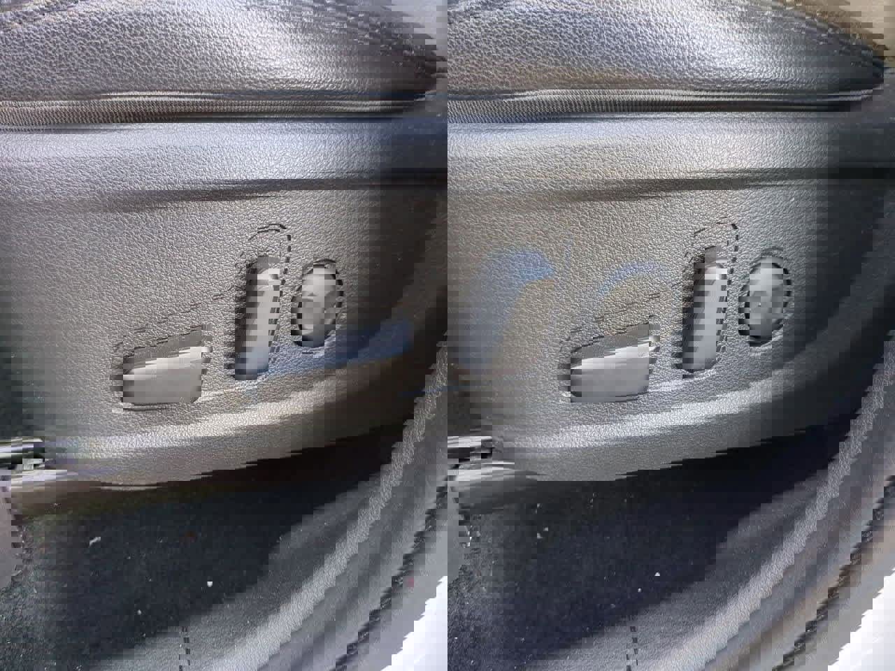 Used 2019 Hyundai Santa Fe Limited image 16