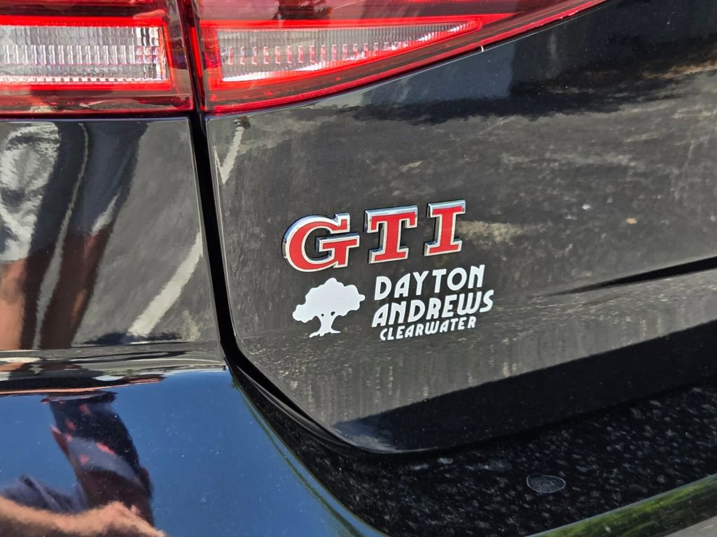 Used 2018 Volkswagen Golf 4-Door image 11