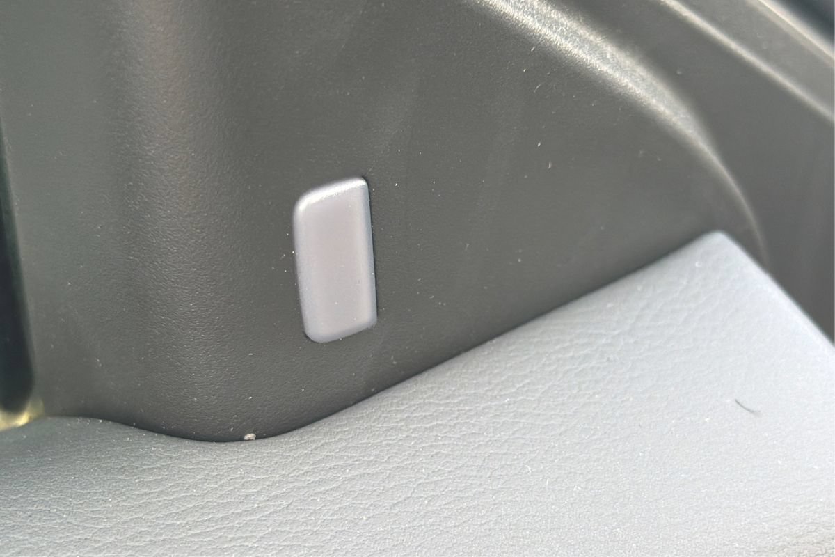 Used 2020 Nissan Sentra SV FWD image 25