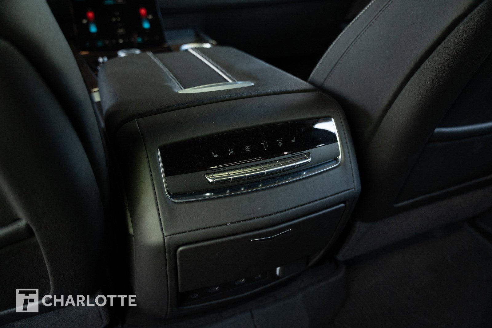 Used 2025 Cadillac Escalade Sport Platinum w/ LPO, Floor Liner Package AWD/4WD image 33