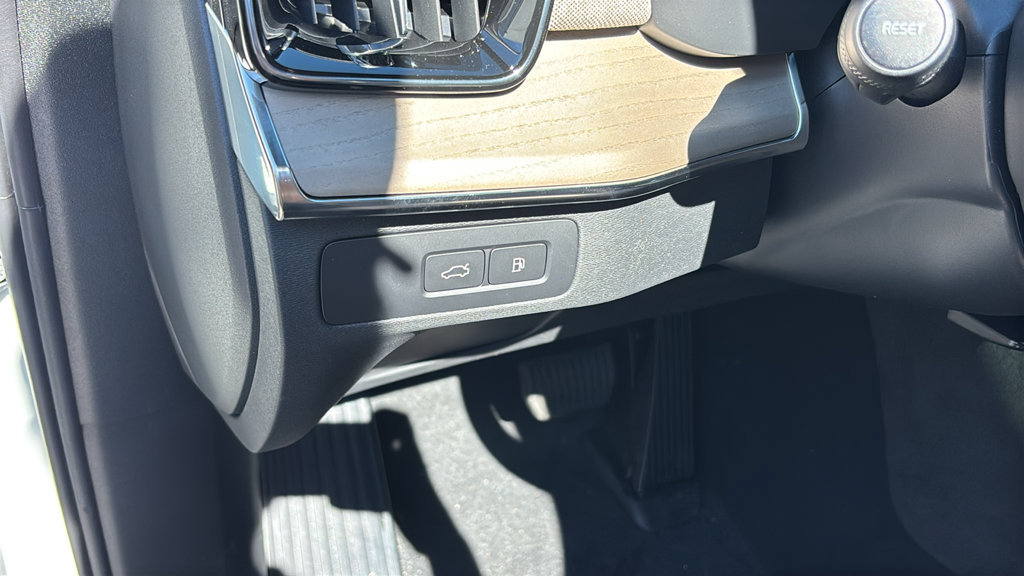 New 2027 Volvo XC90 B6 Ultra AWD/4WD image 15