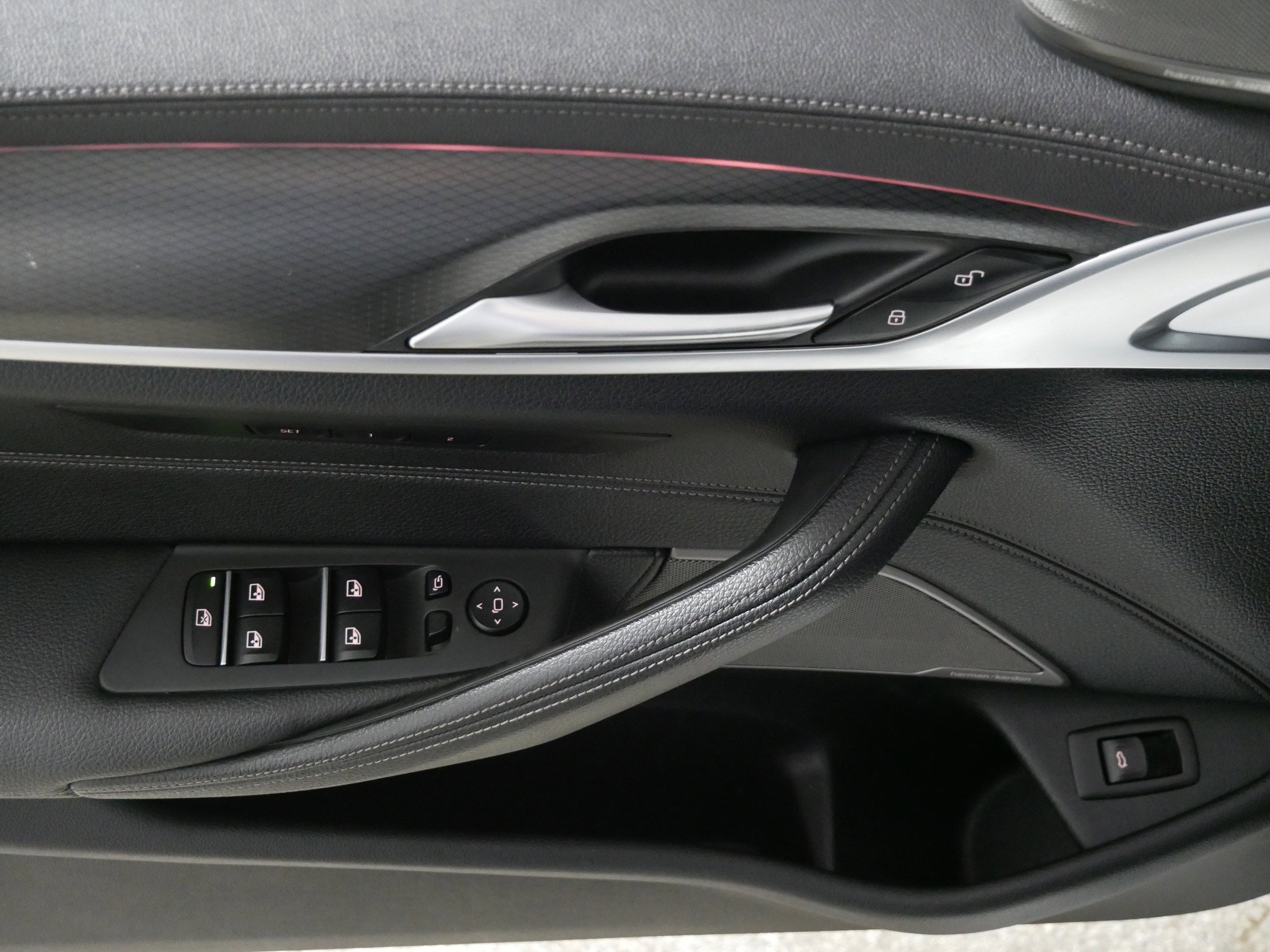 Used 2022 BMW M550i xDrive image 19