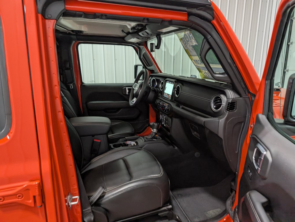 Used 2023 Jeep Wrangler Unlimited Sahara w/ Cold Weather Group AWD/4WD image 27