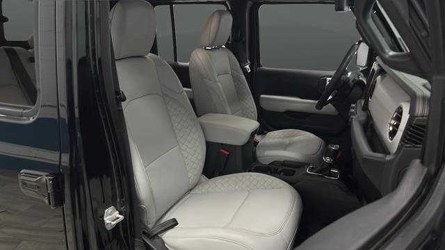 Used 2023 Jeep Gladiator Overland AWD/4WD image 23