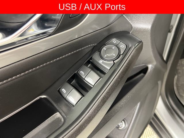 Used 2023 Chevrolet Traverse LT image 12