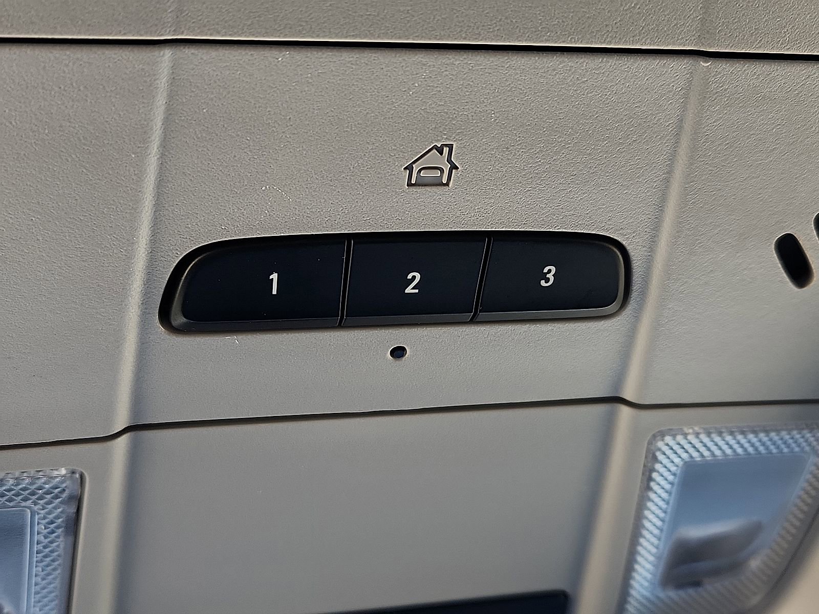 Used 2022 GMC Acadia SLT w/ Technology Package image 22