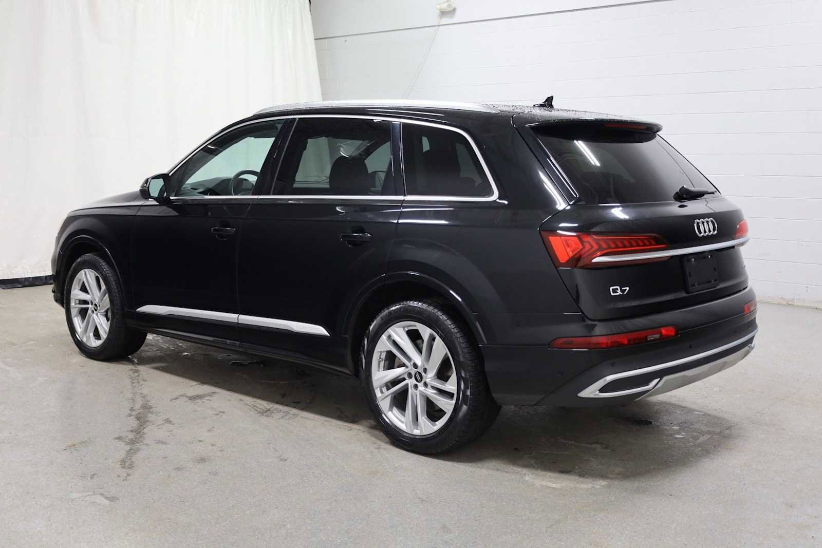 Used 2022 Audi Q7 Premium Plus image 3
