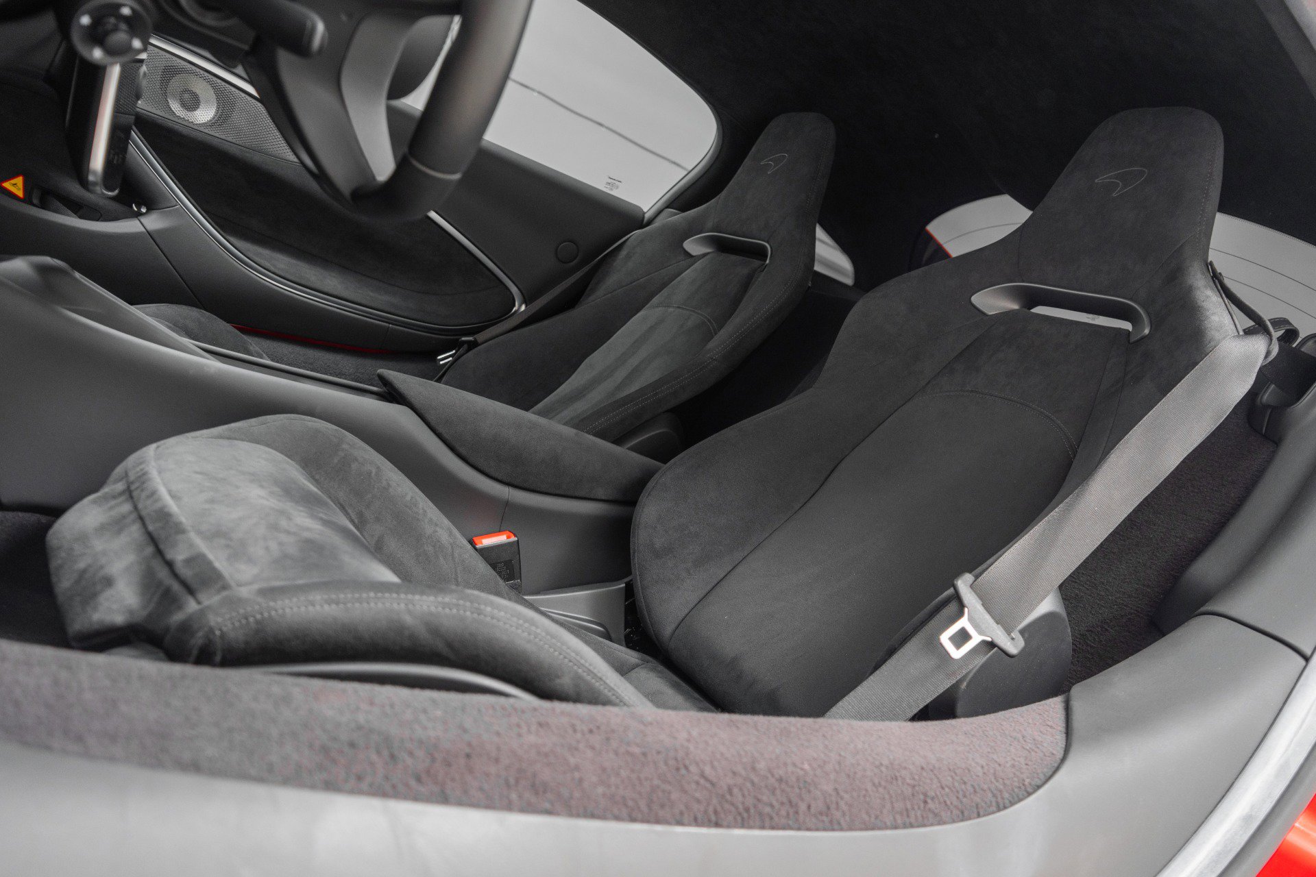 Used 2023 McLaren Artura RWD image 21