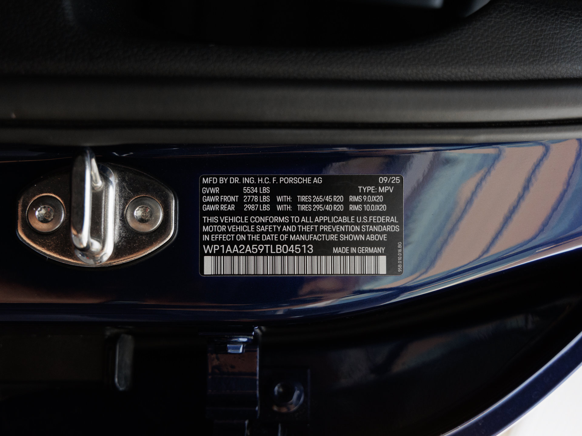 Certified 2026 Porsche Macan AWD/4WD image 41