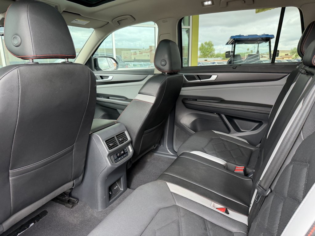 Used 2024 Volkswagen Atlas Peak Edition SE AWD/4WD image 36