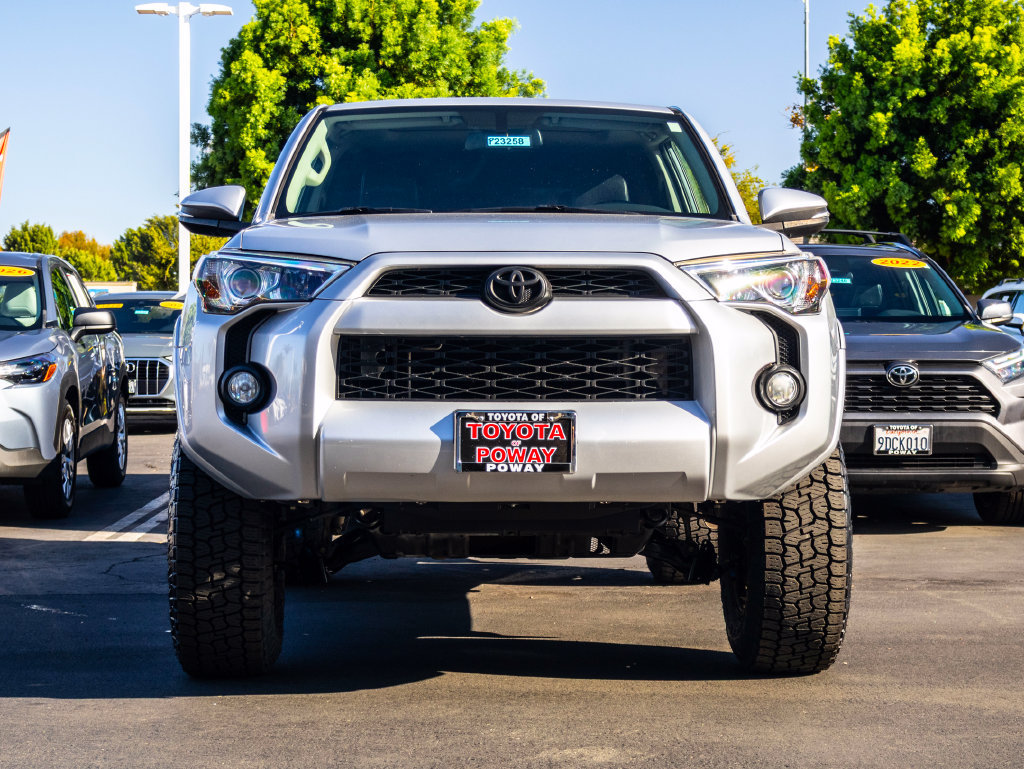 Used 2017 Toyota 4Runner SR5 Premium RWD image 2