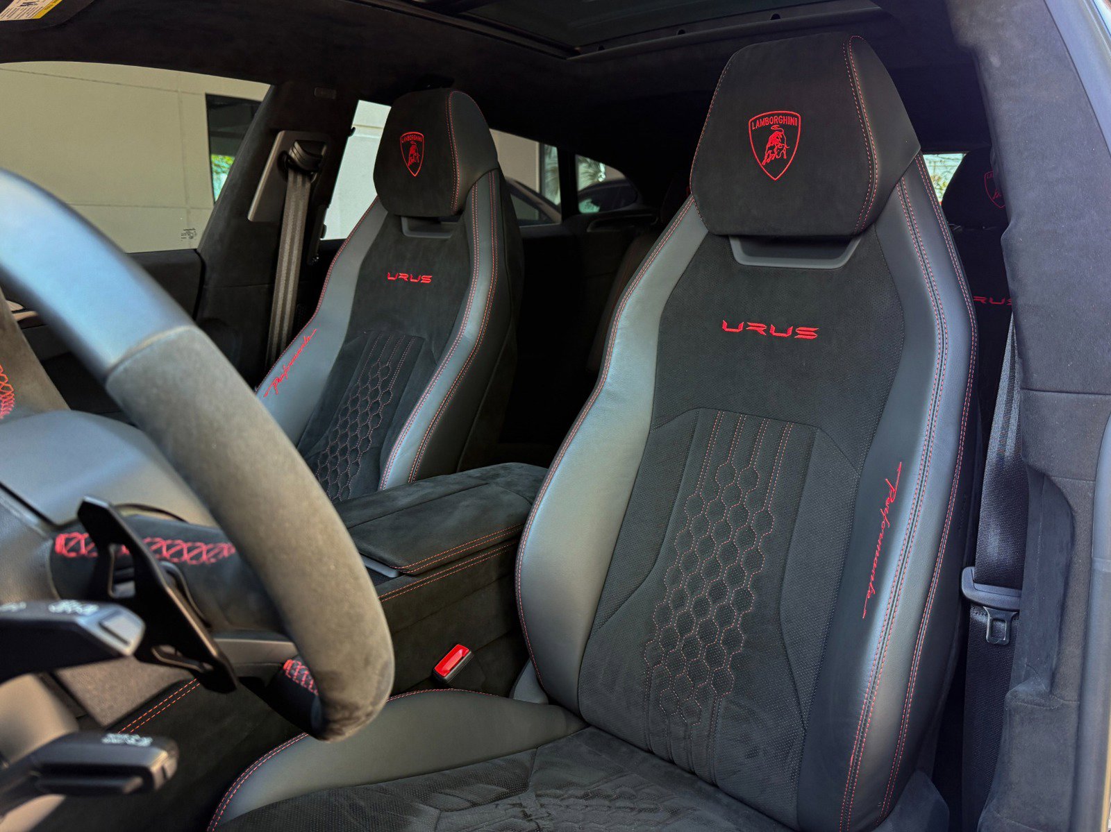 Used 2023 Lamborghini Urus Performante AWD/4WD image 28
