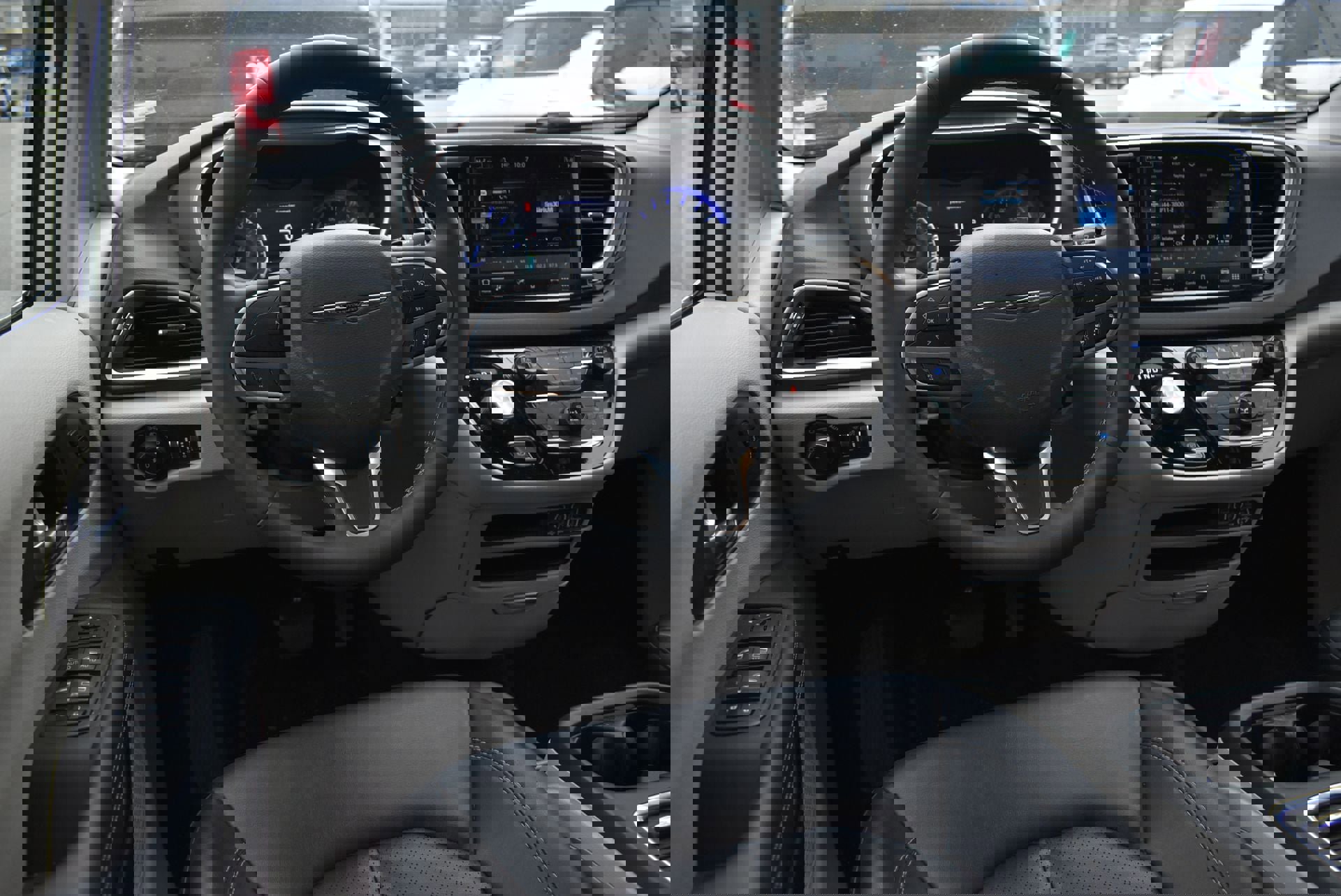 Used 2024 Chrysler Pacifica Touring-L image 17