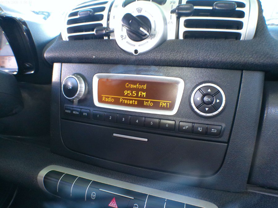 Used 2013 smart fortwo pure RWD image 19