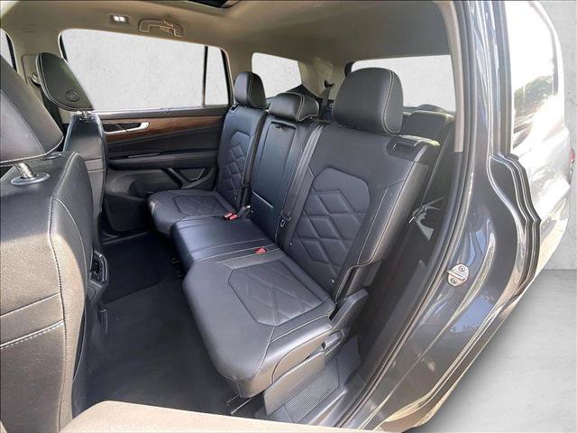 Used 2024 Volkswagen Atlas SE w/ Panoramic Sunroof Package FWD image 28