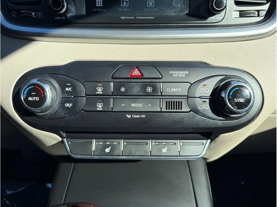 Used 2018 Kia Sorento LX image 19