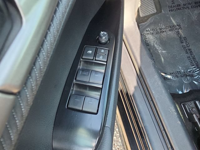 Used 2025 Toyota Camry SE FWD image 14