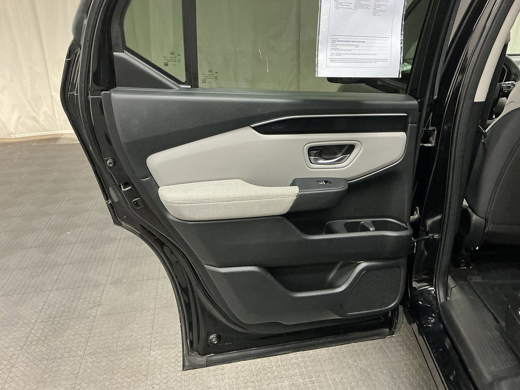 Used 2023 Honda Pilot LX image 26