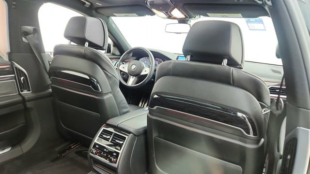 Used 2022 BMW 750i xDrive w/ Executive Package AWD/4WD image 26