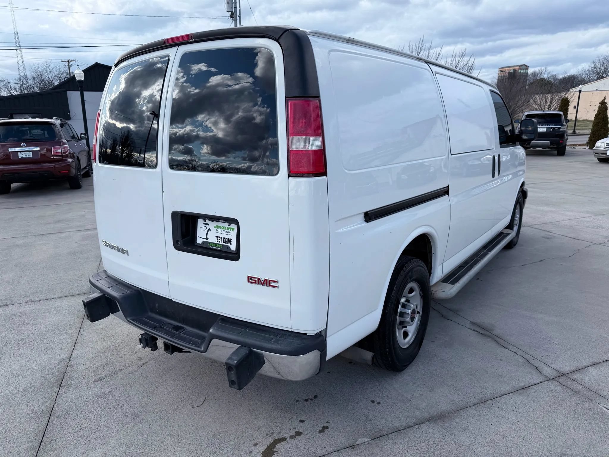 Used 2017 GMC Savana 2500 RWD image 4