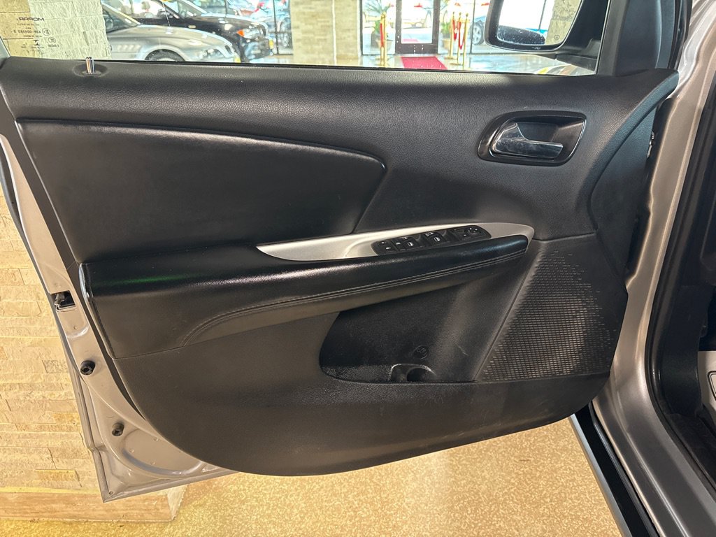 Used 2018 Dodge Journey SE w/ Popular Equipment Group FWD image 9