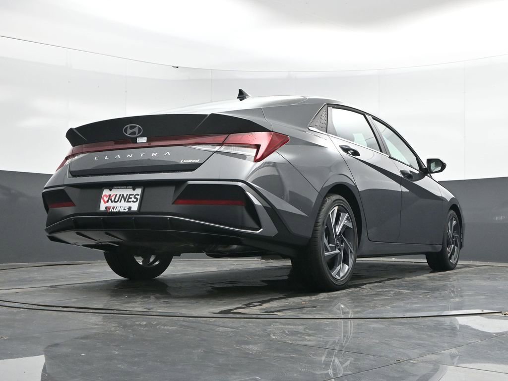Certified 2025 Hyundai Elantra Limited image 47