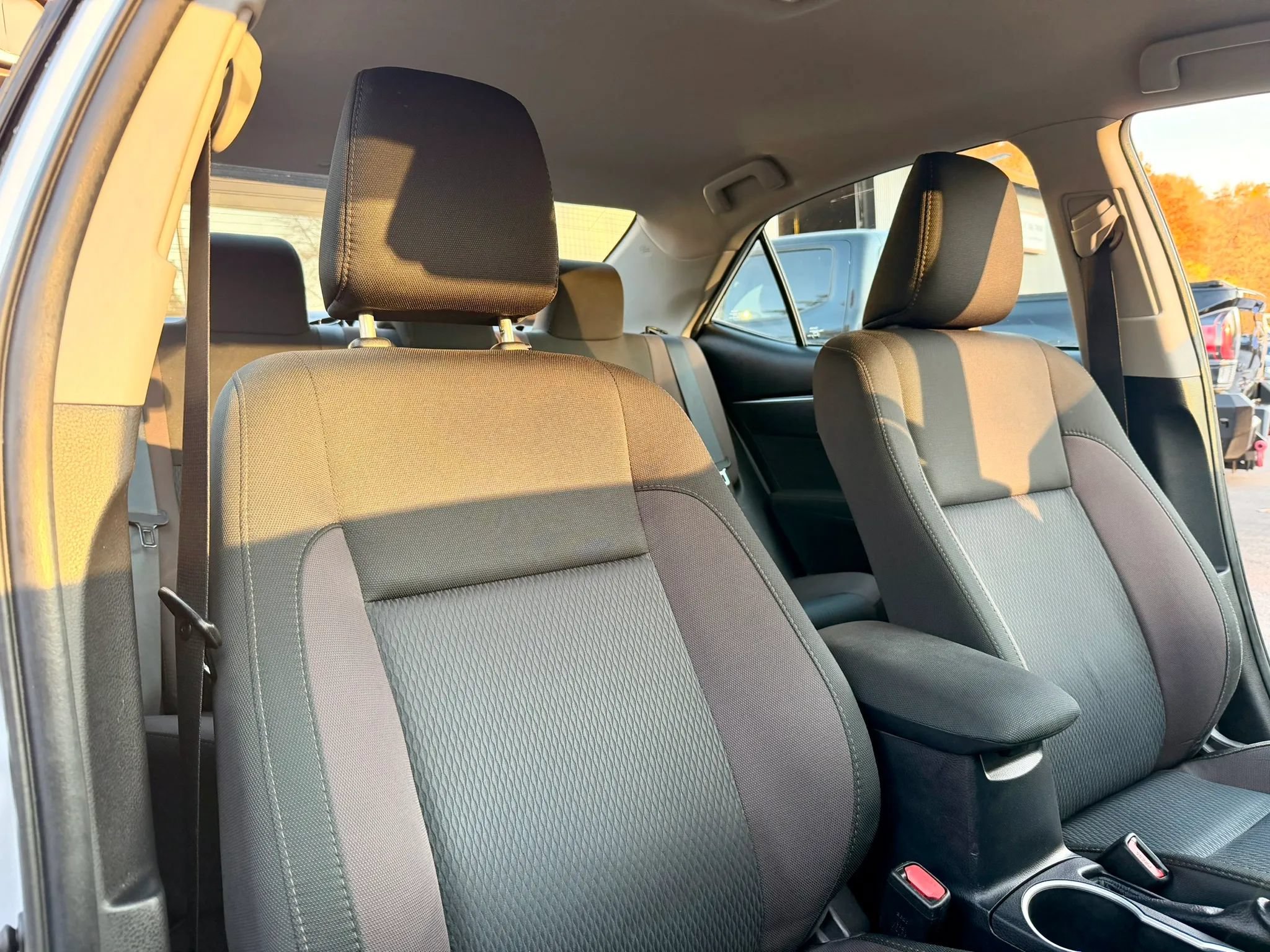 Used 2019 Toyota Corolla LE w/ Body Protection Package FWD image 31