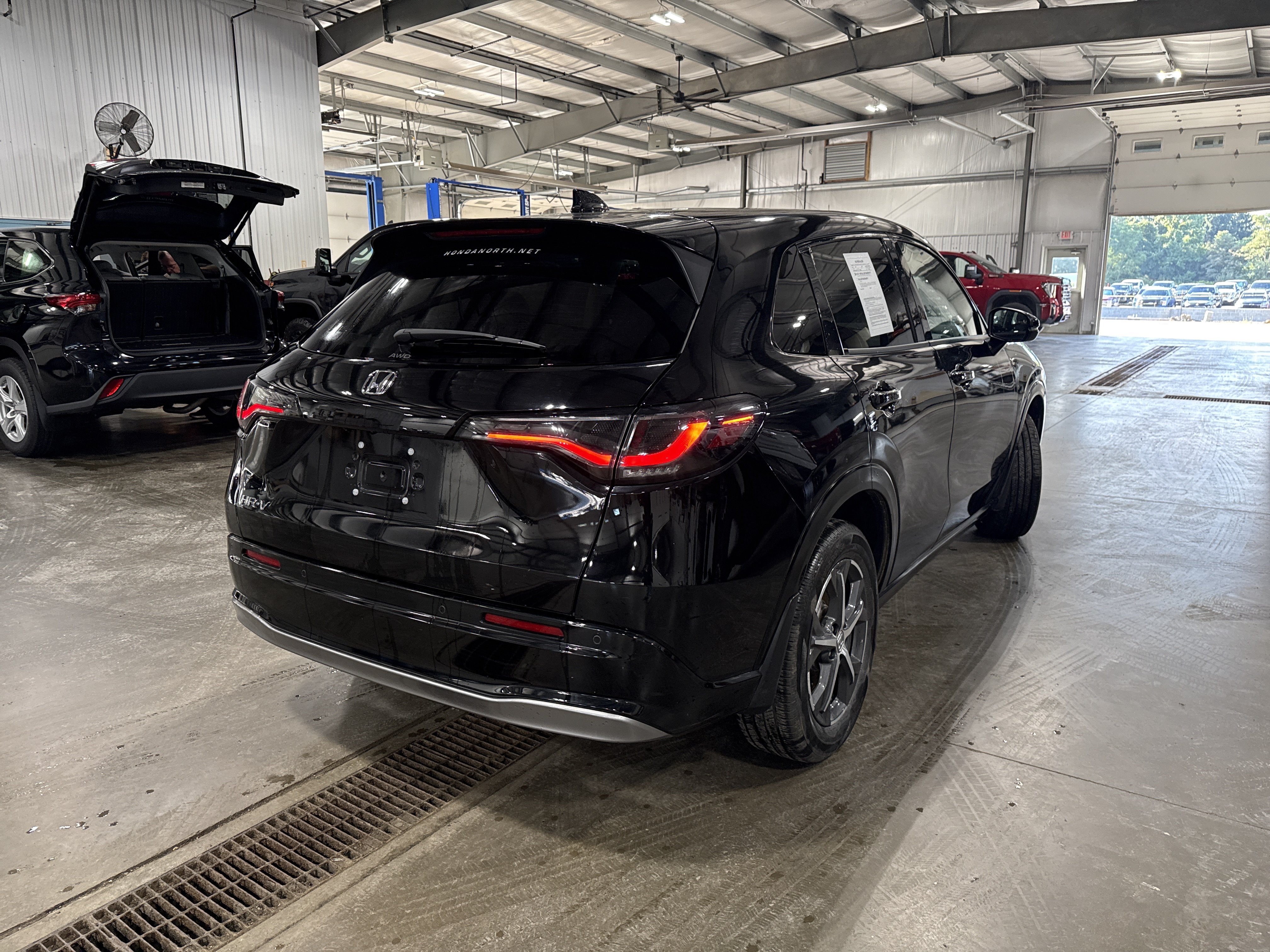Used 2025 Honda HR-V EX-L image 3