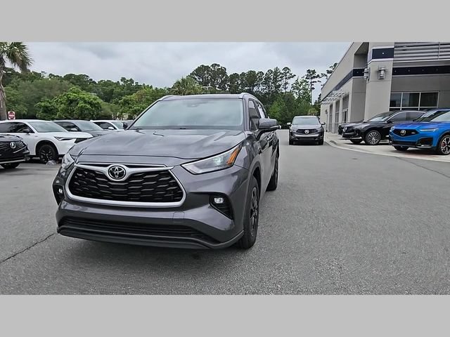 Used 2023 Toyota Highlander XLE FWD image 36