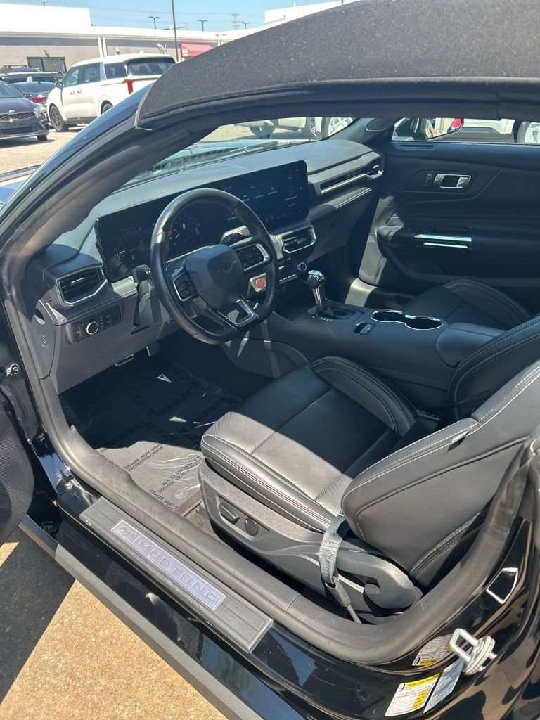 Used 2025 Ford Mustang Premium RWD image 3