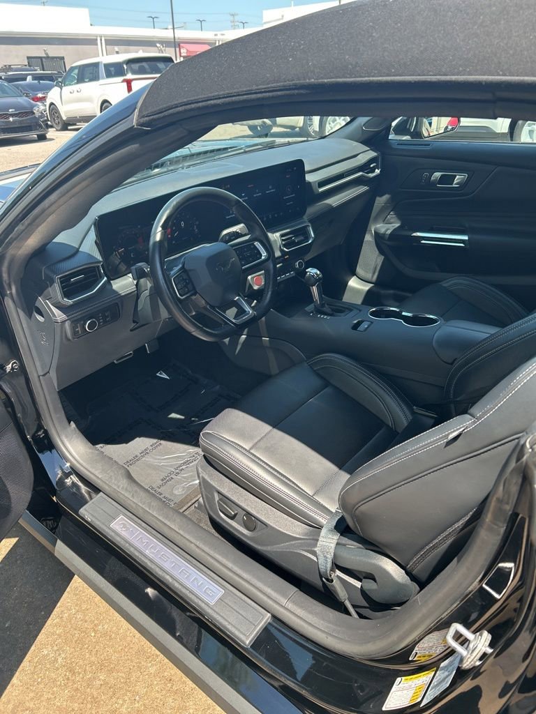 Used 2025 Ford Mustang Premium RWD image 3