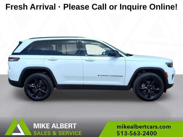 Used 2023 Jeep Grand Cherokee Altitude AWD/4WD image 8