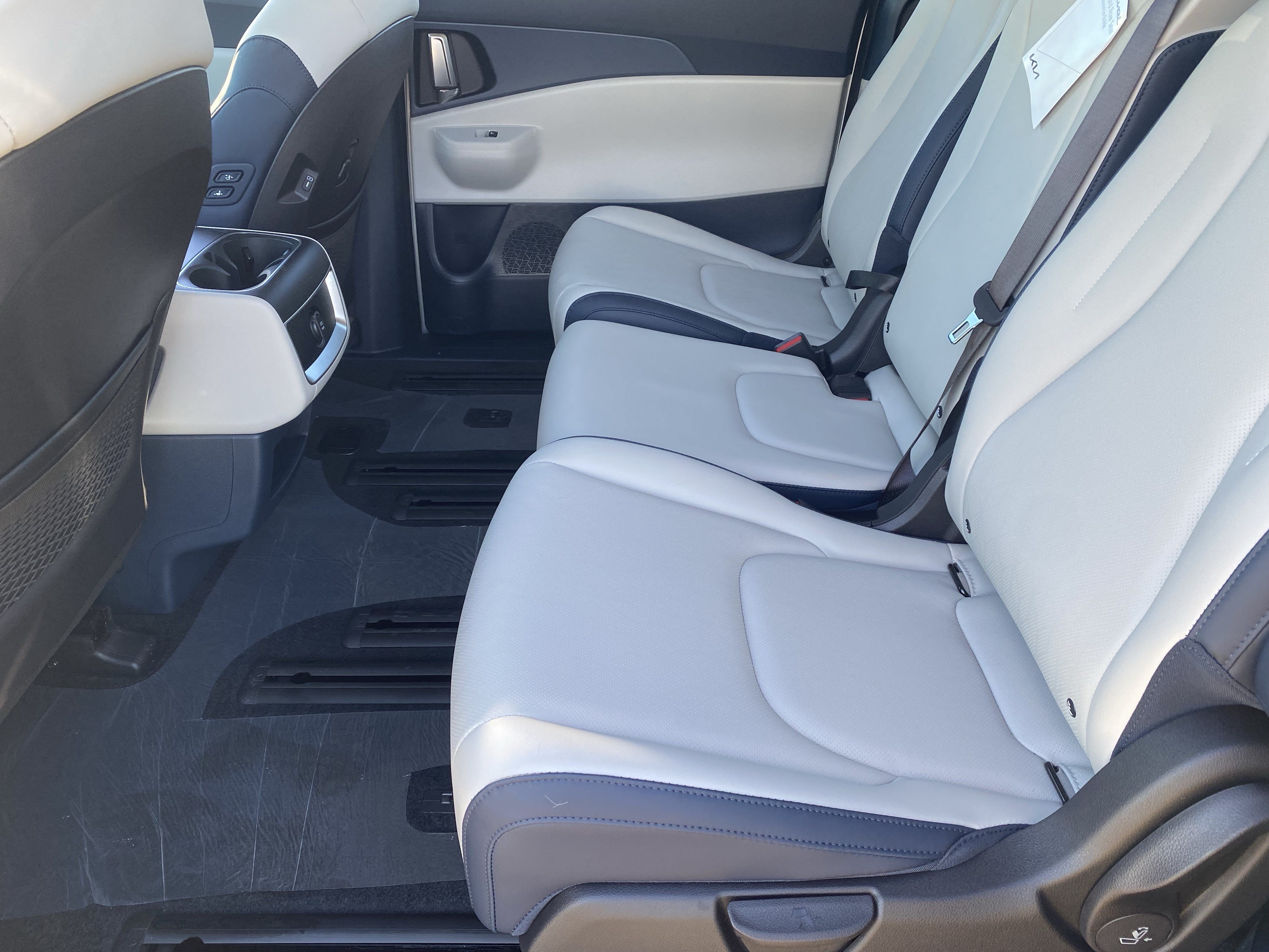 New 2026 Kia Carnival EX FWD image 15