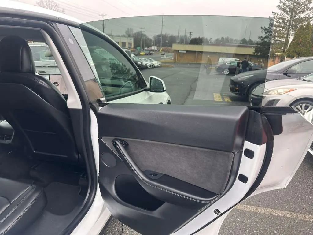 Used 2021 Tesla Model Y Long Range image 31