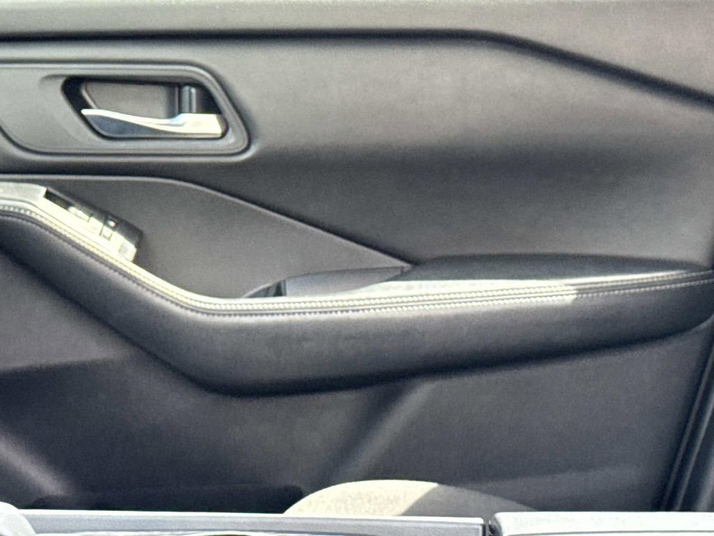 Used 2024 Nissan Rogue SV FWD image 23