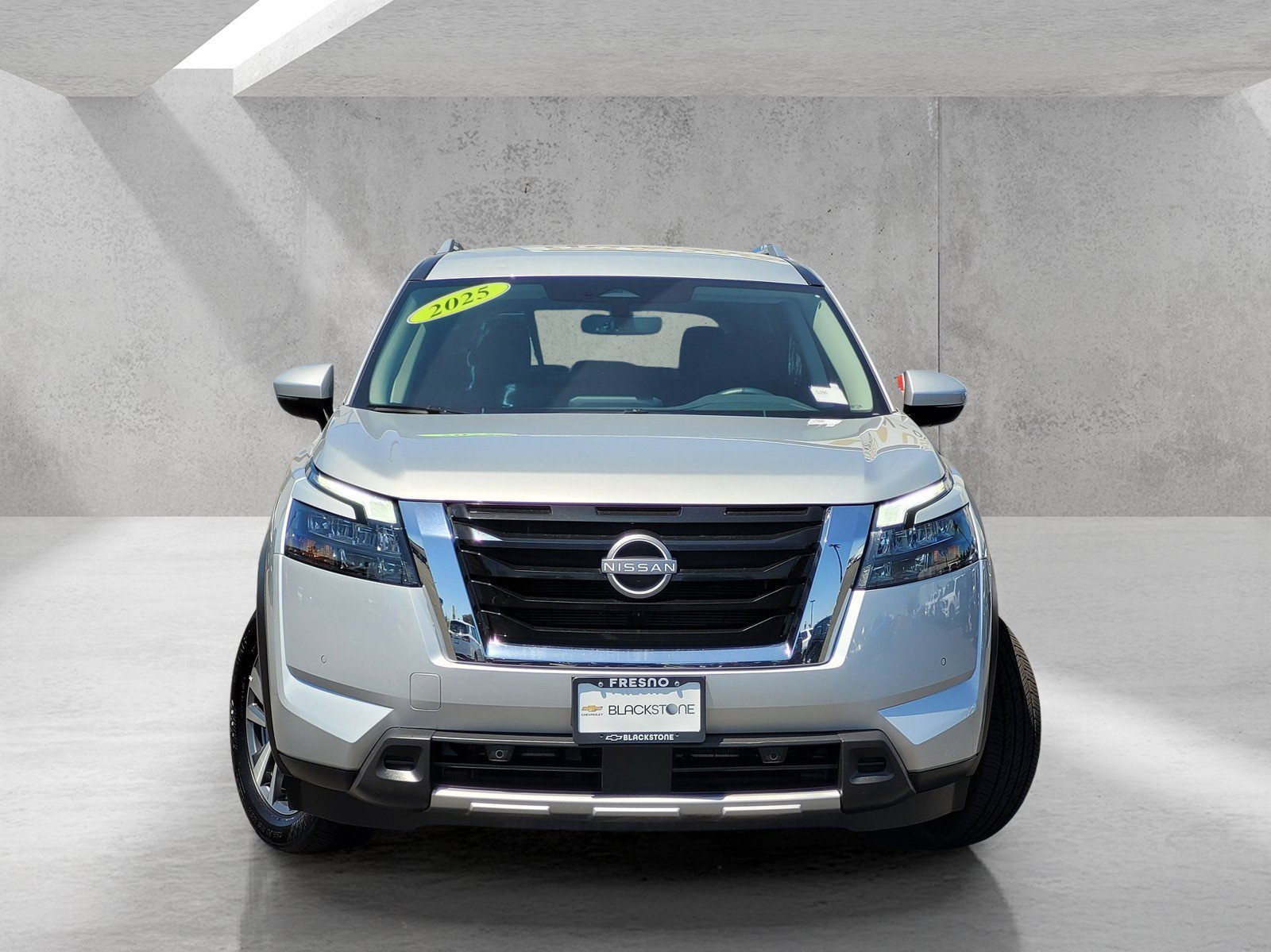 Used 2025 Nissan Pathfinder SL AWD/4WD image 3