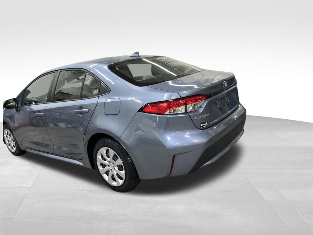 Used 2021 Toyota Corolla LE w/ Carpet Mat Package (TMS) FWD image 3