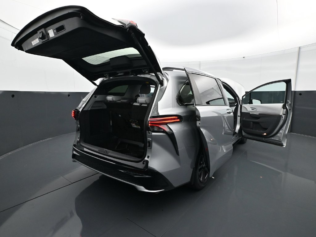 Used 2024 Toyota Sienna XSE AWD/4WD image 34