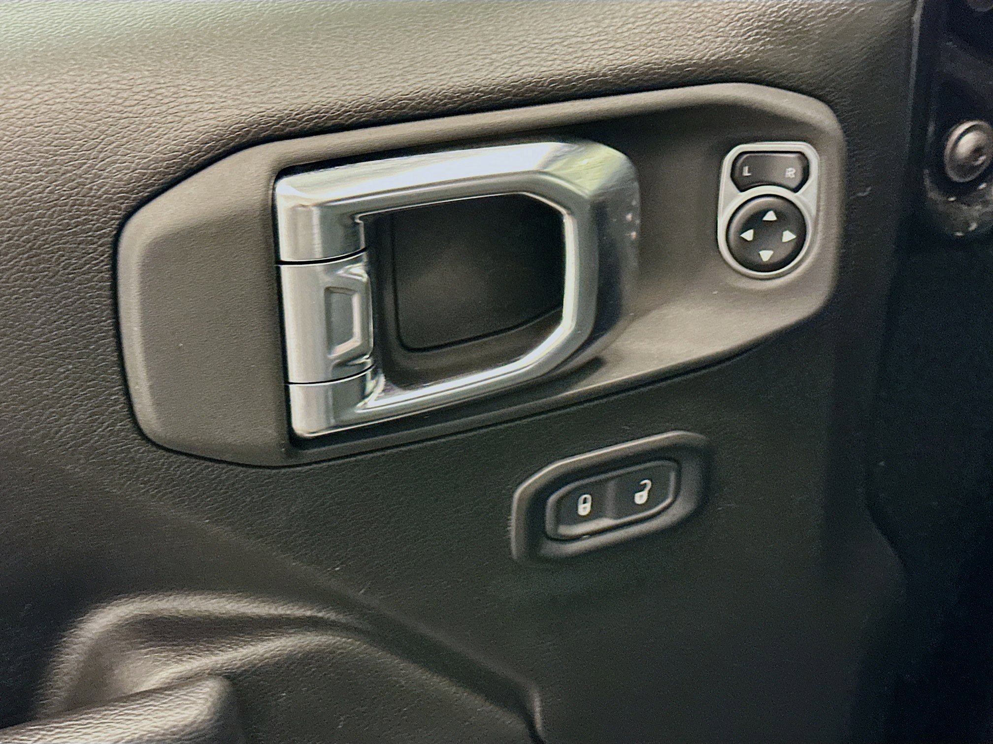 Used 2025 Jeep Wrangler Willys image 15