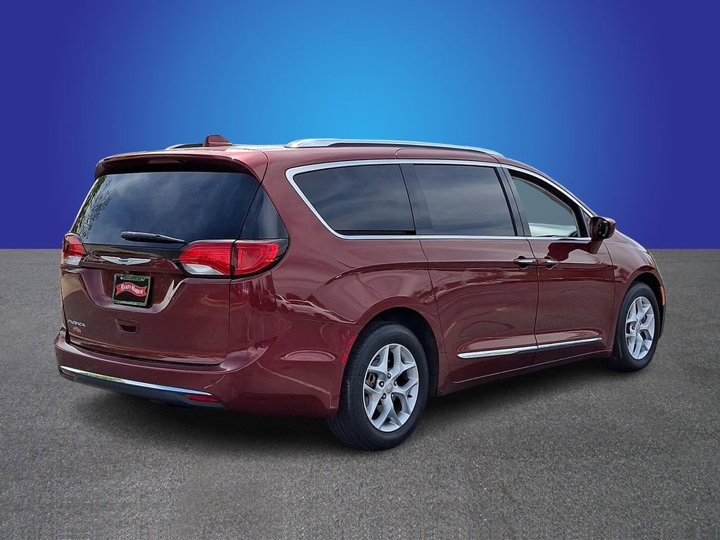 Used 2019 Chrysler Pacifica Touring-L Plus w/ Tire & Wheel Group image 4