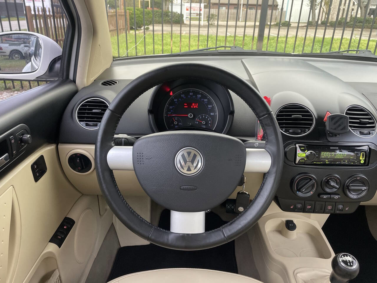 Used 2009 Volkswagen Beetle Base 2dr Coupe 5M image 25