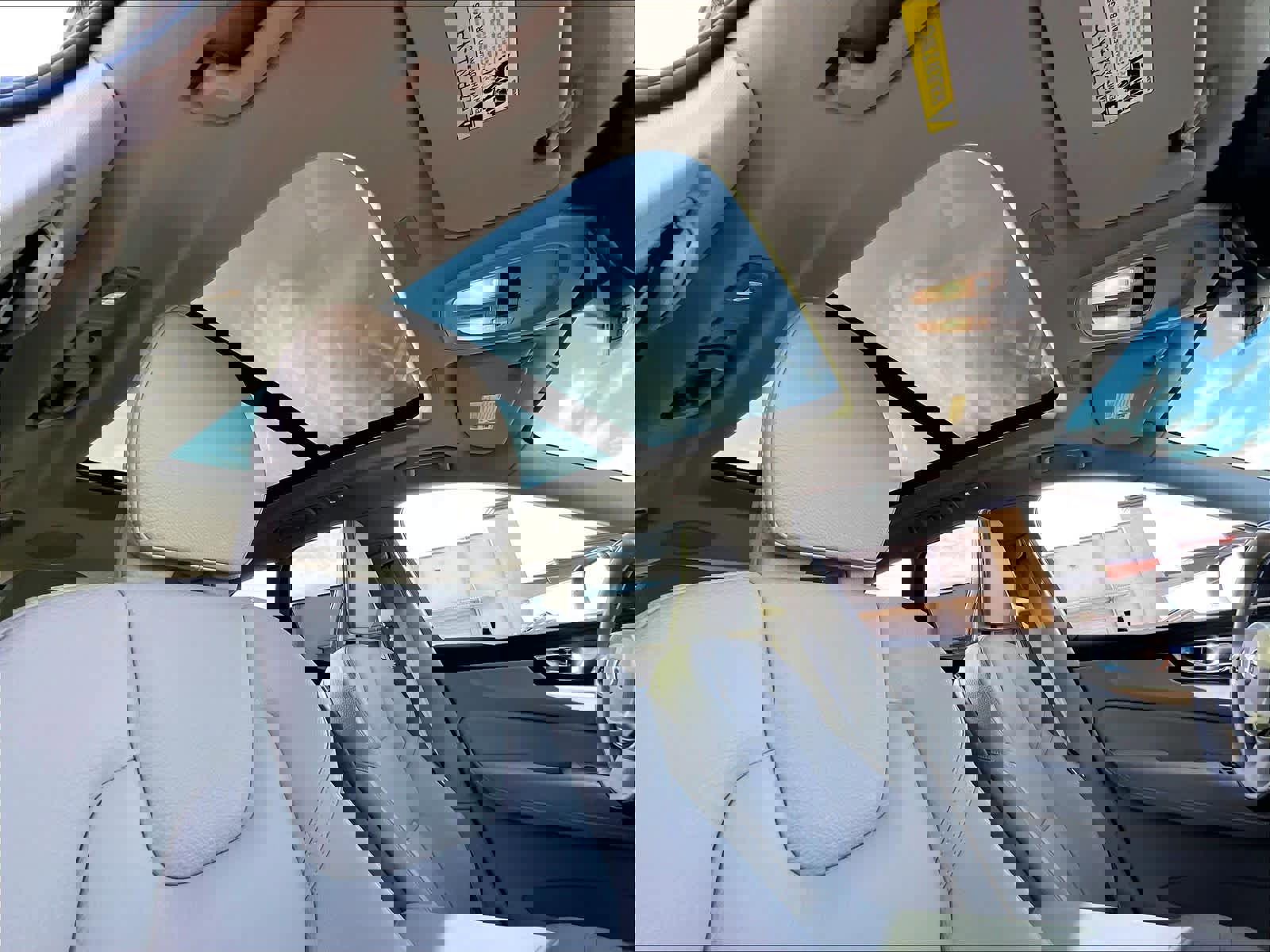 Used 2023 Volvo XC60 T8 Plus w/ Climate Package image 25