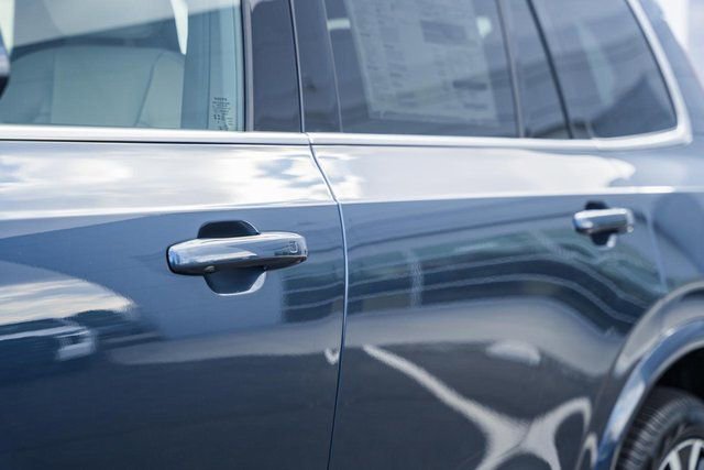 New 2026 Volvo XC90 B5 Ultra image 16