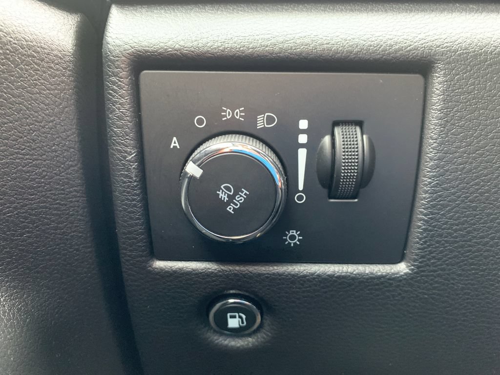 Used 2020 Jeep Grand Cherokee Altitude AWD/4WD image 24