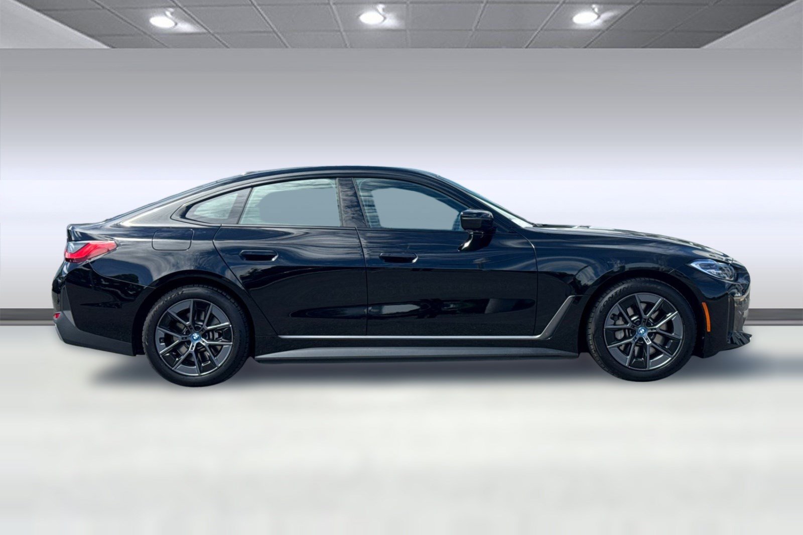 Used 2023 BMW i4 eDrive35 w/ Premium Package RWD image 7