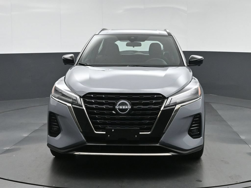 Used 2023 Nissan Kicks SR FWD image 2