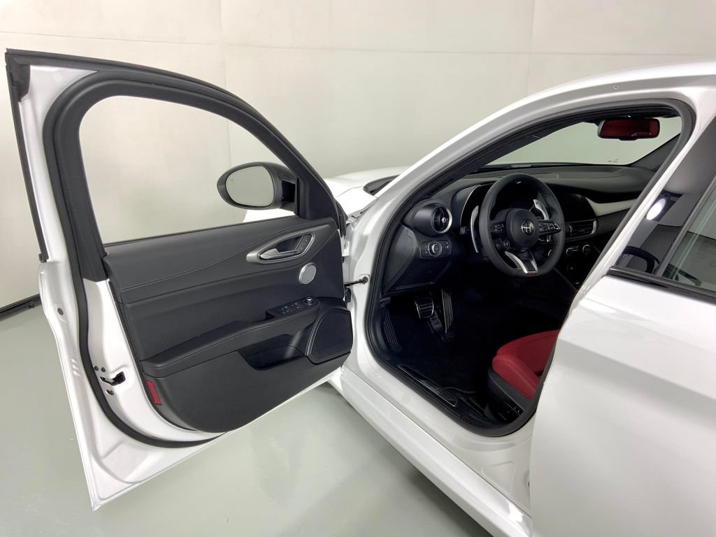 New 2026 Alfa Romeo Giulia AWD image 17