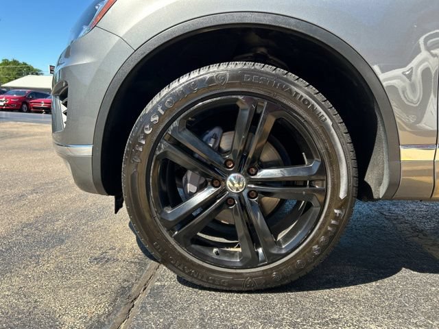 Used 2017 Volkswagen Touareg Wolfsburg Edition AWD/4WD image 15