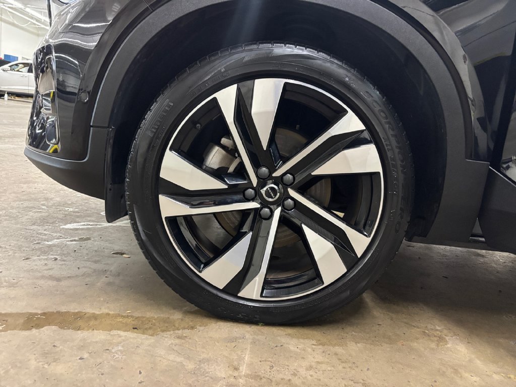 Certified 2024 Volvo XC40 B5 Ultimate w/ Protection Package Premier AWD/4WD image 37